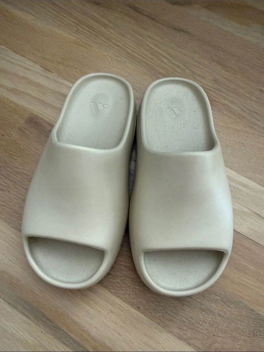 Yeezy easy slip